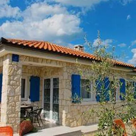 Holiday home Stone House With Garden *