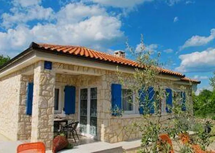 Σπίτι διακοπών Stone House With Garden *