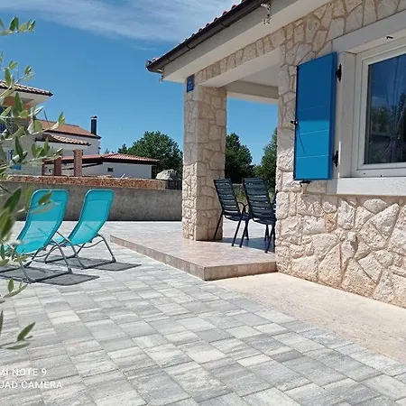 Stone House With Garden Strilčići