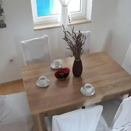 別荘 Stone House With Garden