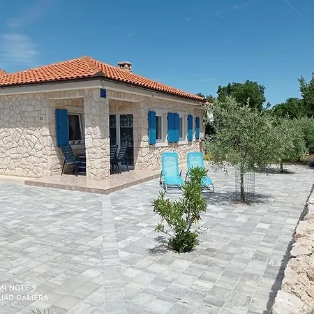 Stone House With Garden * Strilcici